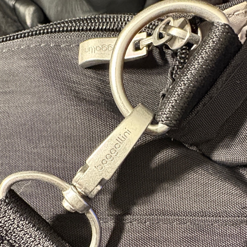 Baggallini Black Crossbody Bag - Picture 6 of 11